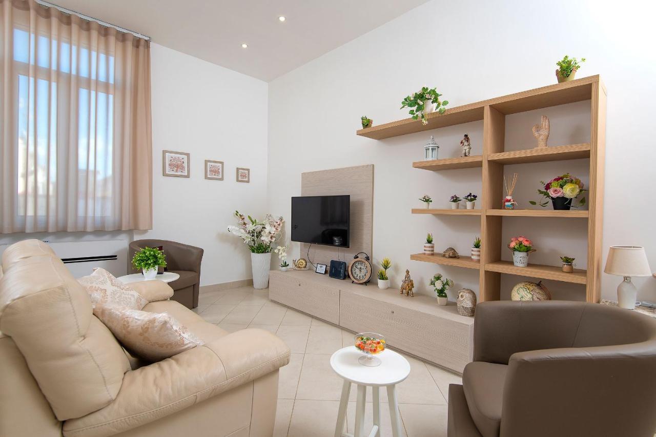 La Preziosa Apartment Duomo เนเปิลส์ ภายนอก รูปภาพ