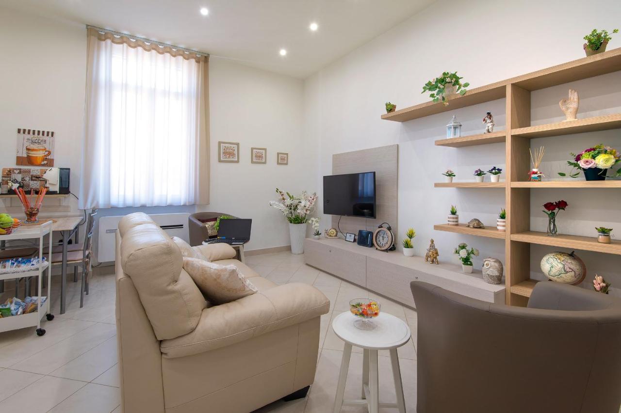 La Preziosa Apartment Duomo เนเปิลส์ ภายนอก รูปภาพ